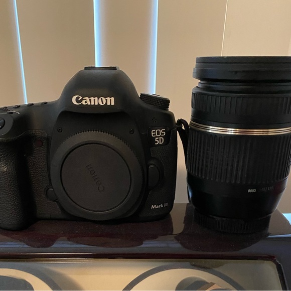 Cannon EOS 5D Digital Camera - Picture 4 of 8